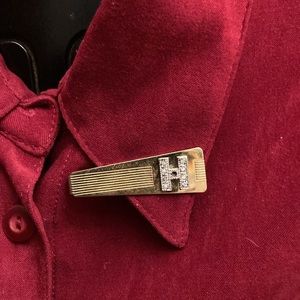 Goldtone TIE CLIP with Rhinestone Letter “H”;As Is